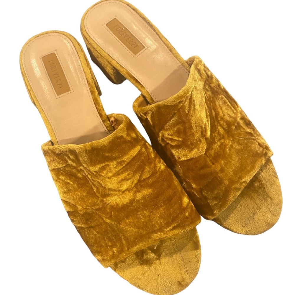 Forever 21 Women’s Crushed Gold/Yellow Velvet Slip On Slides Sandals Size 9
